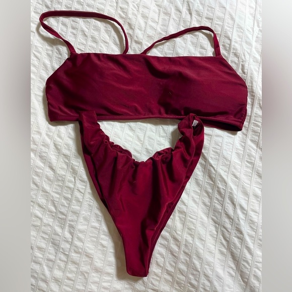 Burgundy cheeky bikini - Picture 1 of 3